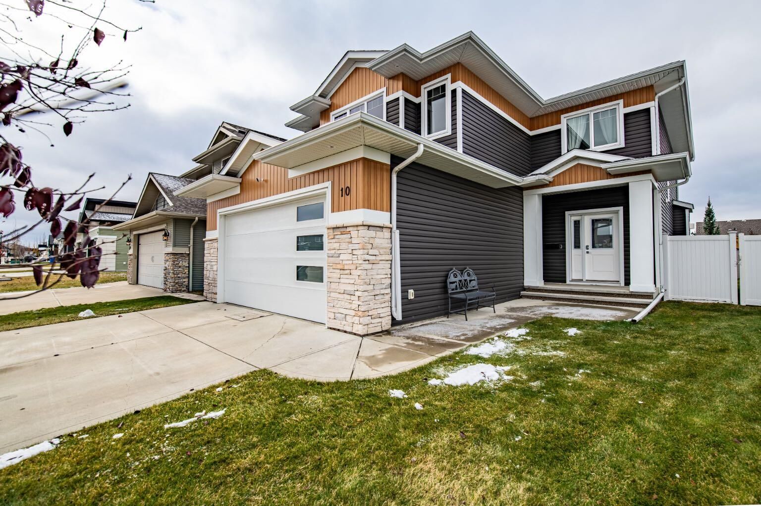 Property Photo:  10 Mitchell Crescent  AB T4M 0H4 