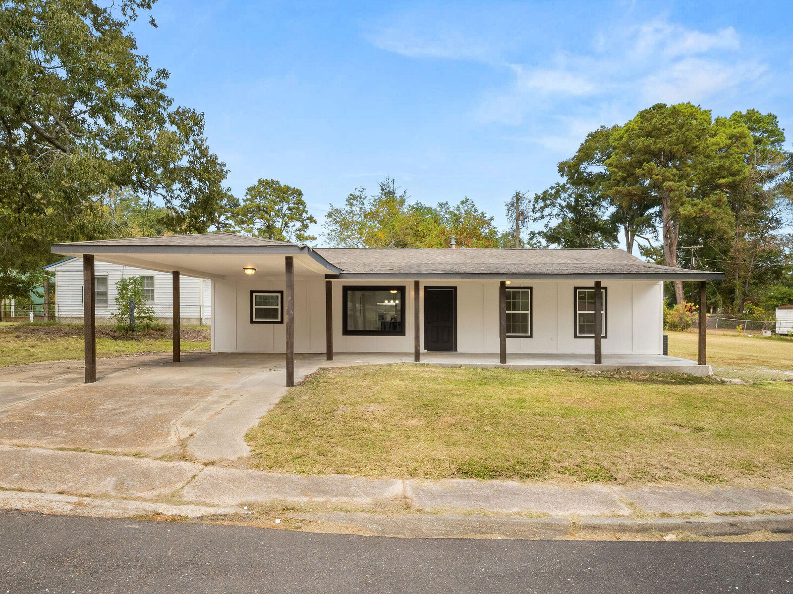Property Photo:  111 Carver Dr  LA 71446 