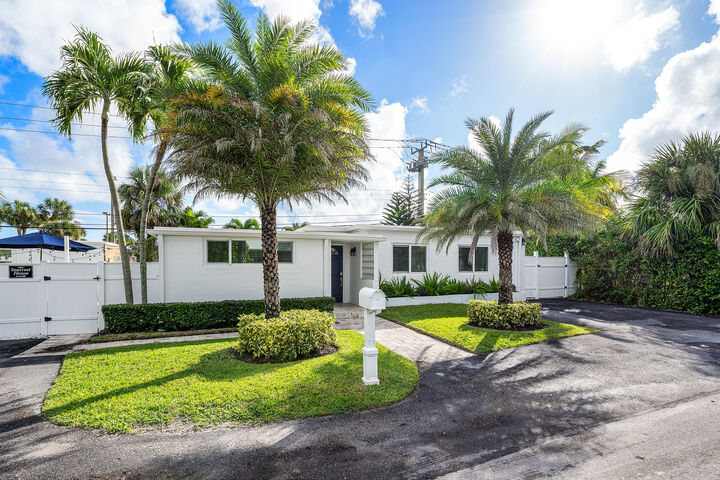 Property Photo: 214 Seacrest Lane FL 33444