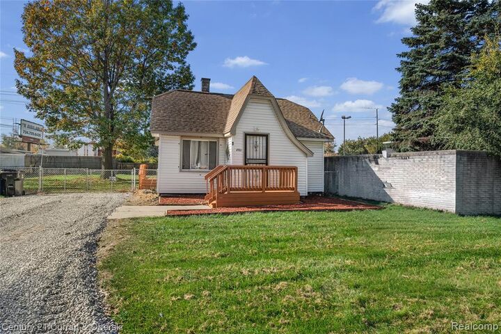 Property Photo:  8701 Lanewood Street  MI 48185 