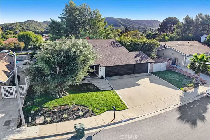Property Photo:  816 Pamela Wood  CA 91320 