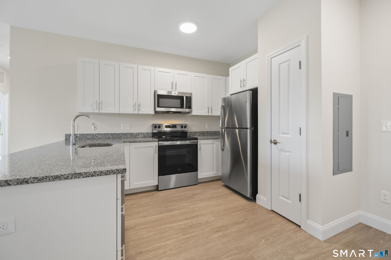 Property Photo:  55 Steele Boulevard 214  CT 06037 