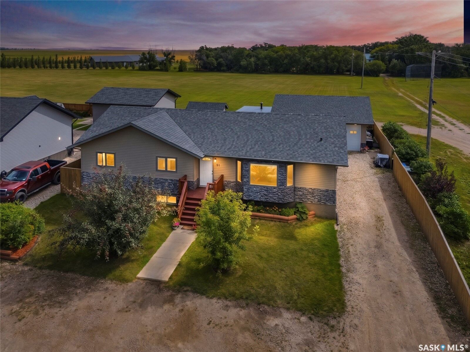 Property Photo:  300 7th Street  SK S0K 4N0 