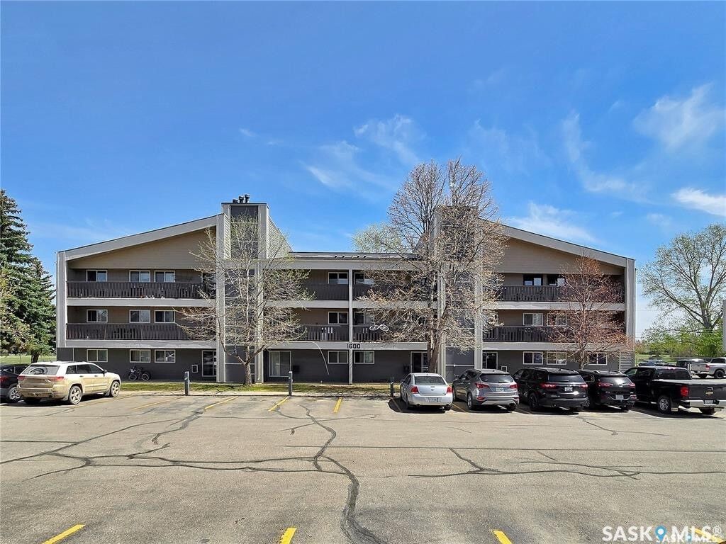 Property Photo: 425 115th Street E 1615 SK S7N 2E5