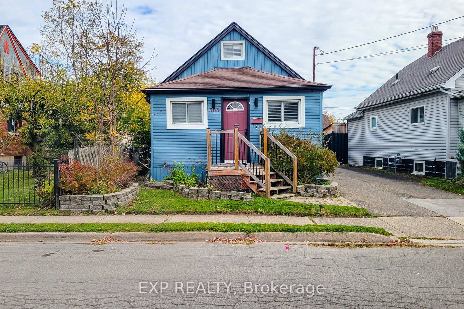 Property Photo:  303 Deere Street  ON L3B 2L9 