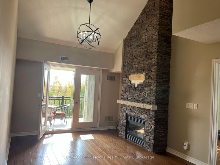 Property Photo:  8 Brandy Lane Drive 306  ON L9Y 0X4 