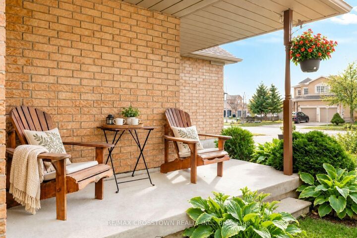 Property Photo:  262 Wessenger Drive  ON L4N 8R6 
