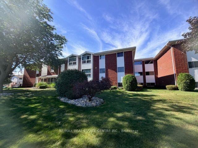 Property Photo:  60 Donly Drive S 301  ON N3Y 5K3 