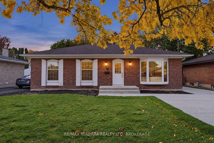 Property Photo: 10 Highcourt Crescent ON L2M 3M6