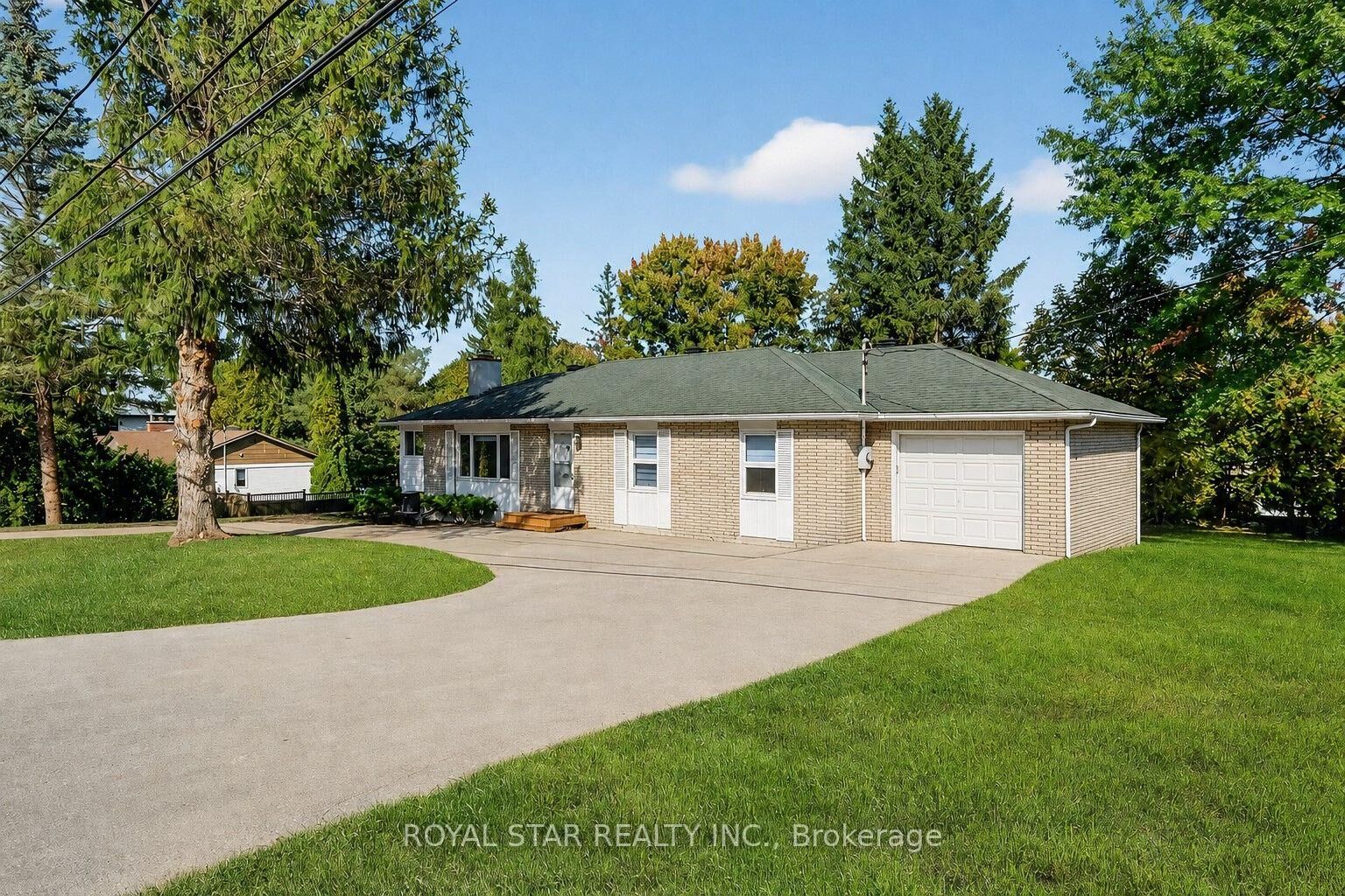 Property Photo:  10 Delong Drive  ON K1J 7E6 