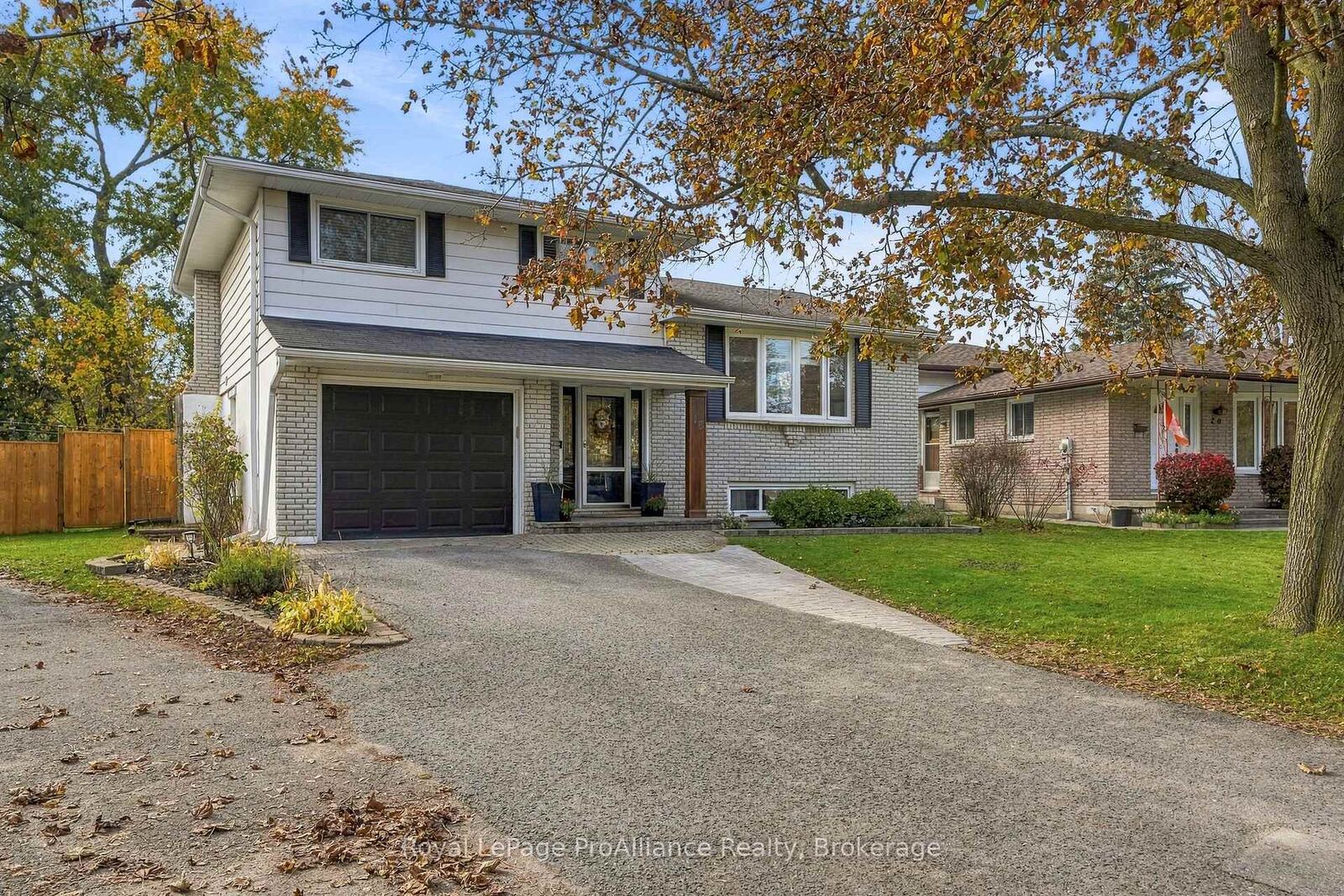 Property Photo:  18 Diamond Crescent  ON K8N 5G6 