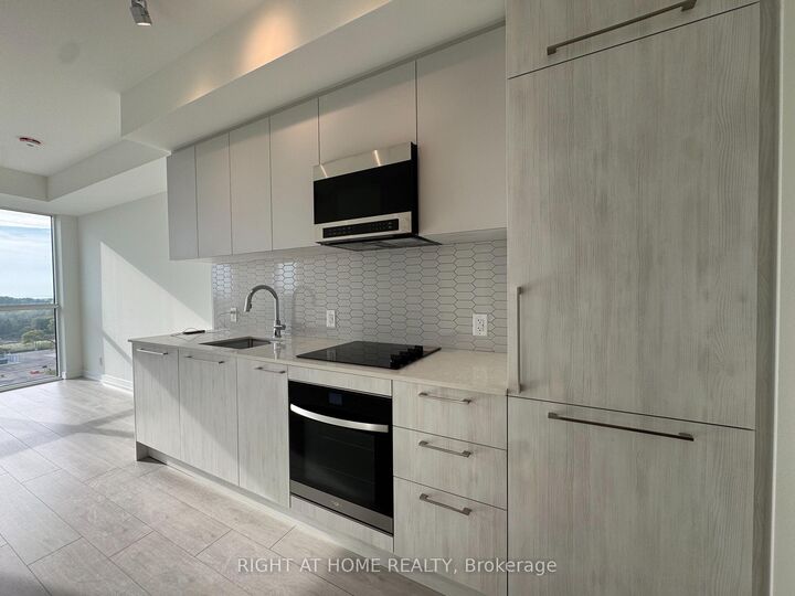 Property Photo: 1381 Lakeshore Road E 718 ON L5E 1G6