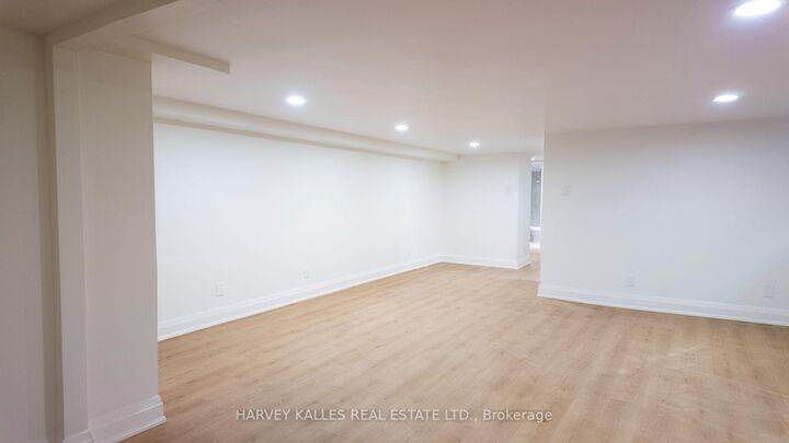 Property Photo:  1216 Avenue Road 3  ON M5N 2G4 