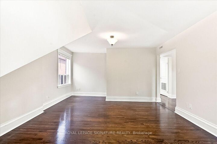 Property Photo: 12 Foxbar Road 3 ON M4V 2G6