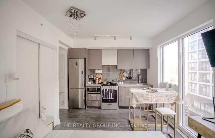 Property Photo:  251 Jarvis Street 825  ON M5B 0C3 