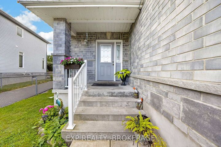 Property Photo: 925 Blossom Street ON K7P 0N2