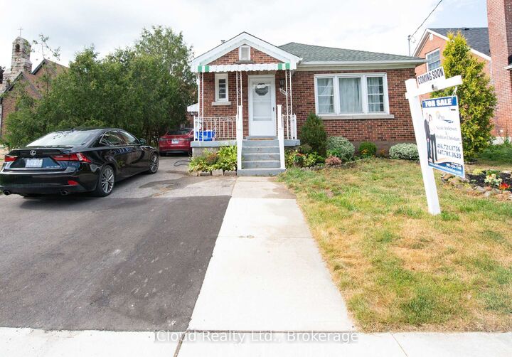 Property Photo:  444 Stirling Avenue S  ON N2M 3J1 