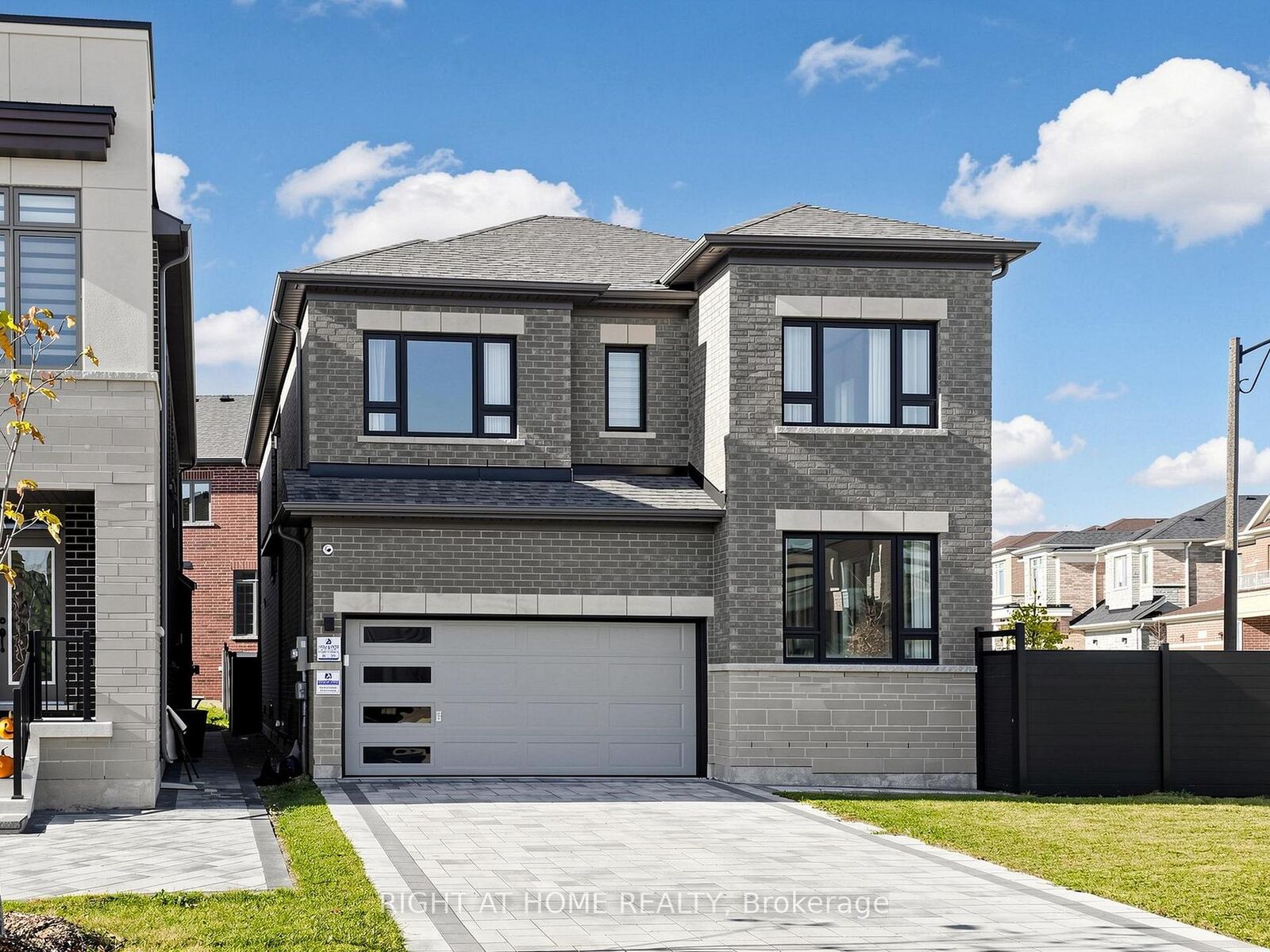 Property Photo:  231 Fallharvest Way  ON L4A 5C2 