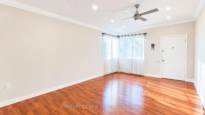 Property Photo:  1725 Lakeshore Road W 3  ON L5J 1J4 