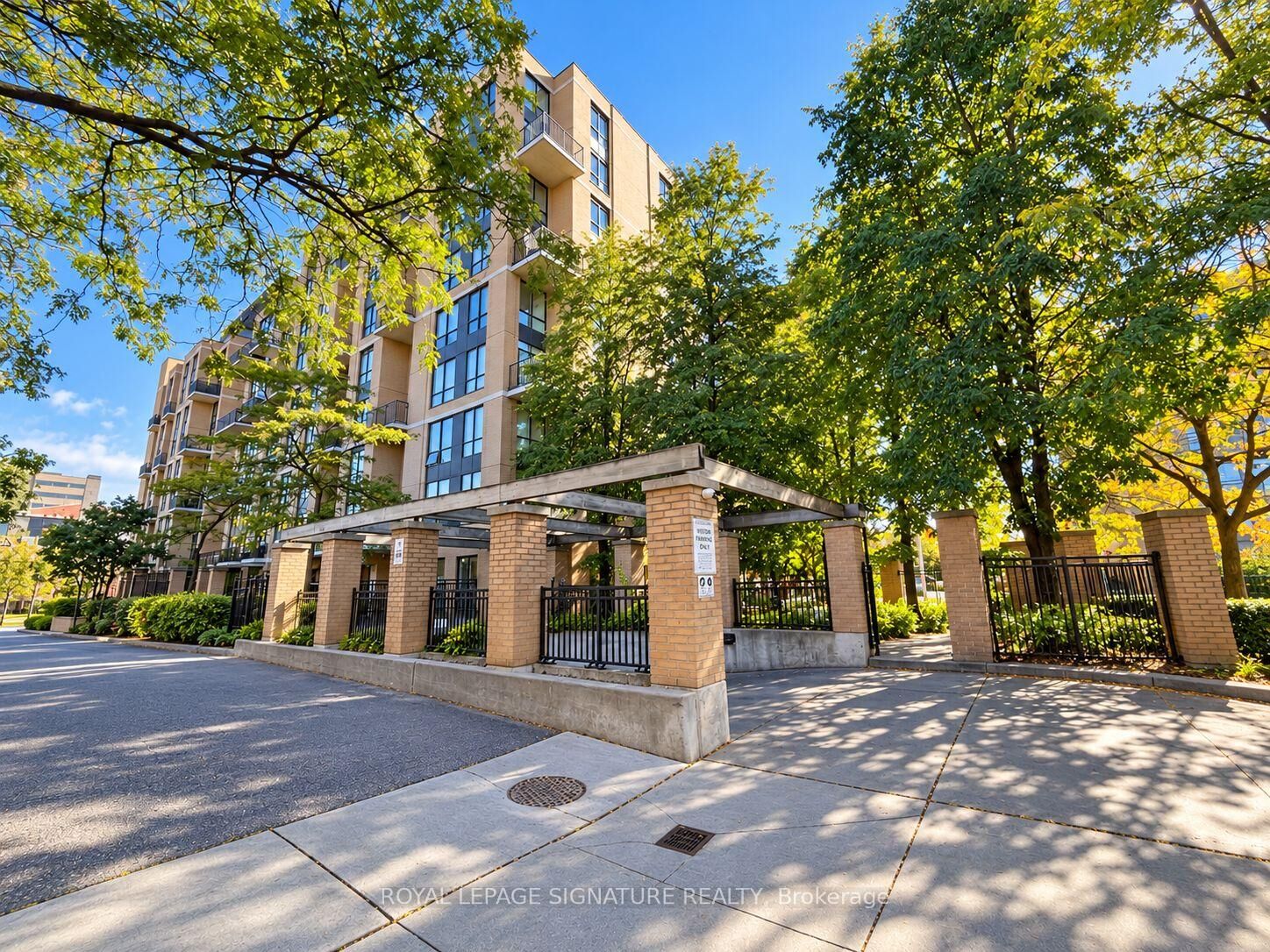 Property Photo:  800 King Street W 211  ON M5V 3M7 