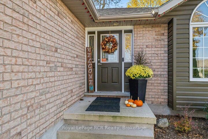 Property Photo:  688 22nd Avenue  ON N4N 3W8 