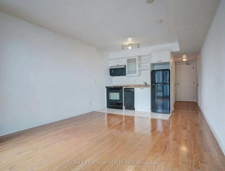 Property Photo:  600 Fleet Street 1909  ON M5V 1B7 
