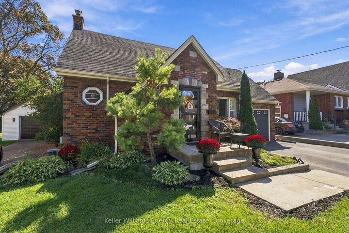 Property Photo:  107 Sutherland Avenue  ON L1G 2G4 