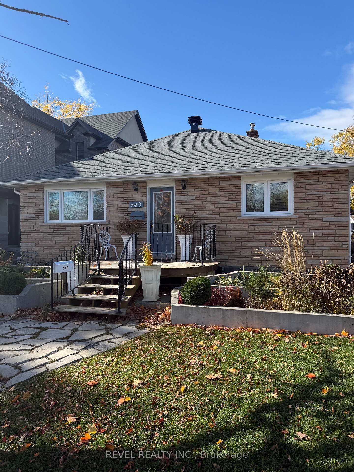 Property Photo:  540 West Shore Boulevard  ON L1W 2T6 