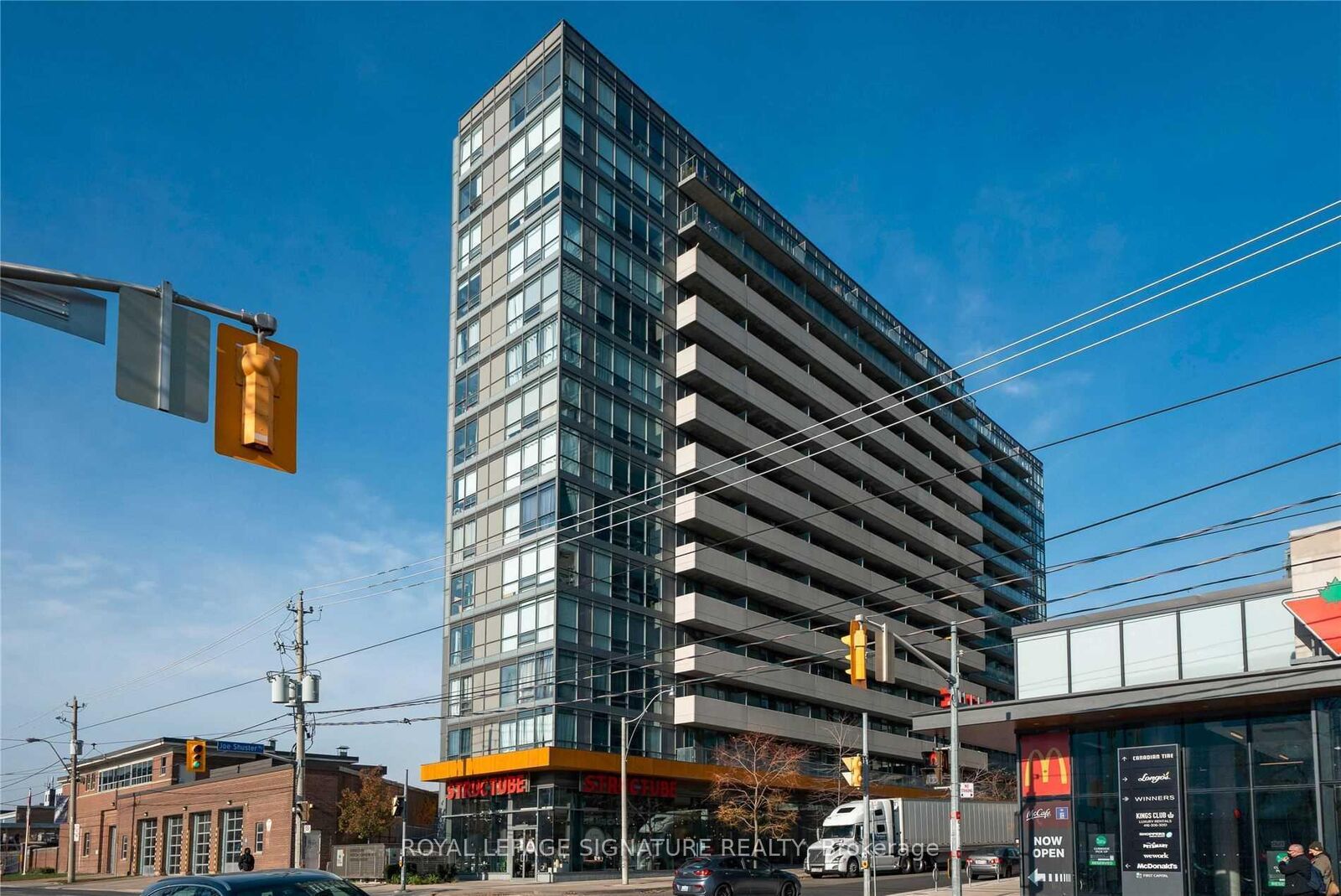 Property Photo:  20 Joe Shuster Way 1318  ON M6K 0A3 