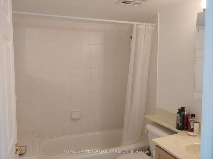 Property Photo: 28 Olive Avenue Ph09 ON M2N 7E6