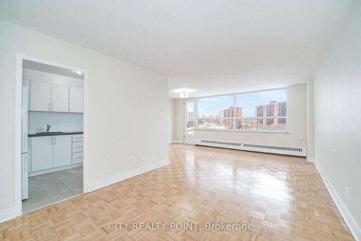 Property Photo:  6200 Bathurst Street 204  ON M2R 2A3 
