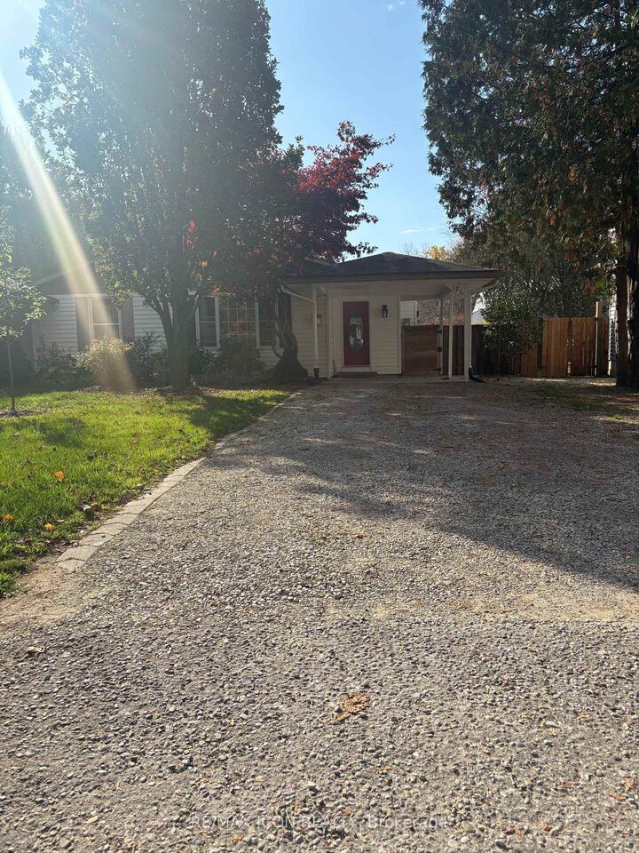 Property Photo: 127 Duke Street S B ON N0M 2K0