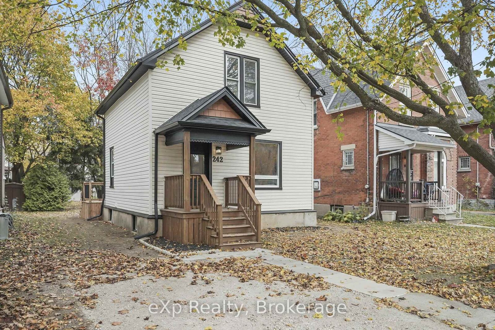 Property Photo:  242 Brunswick Street  ON N5A 3M4 