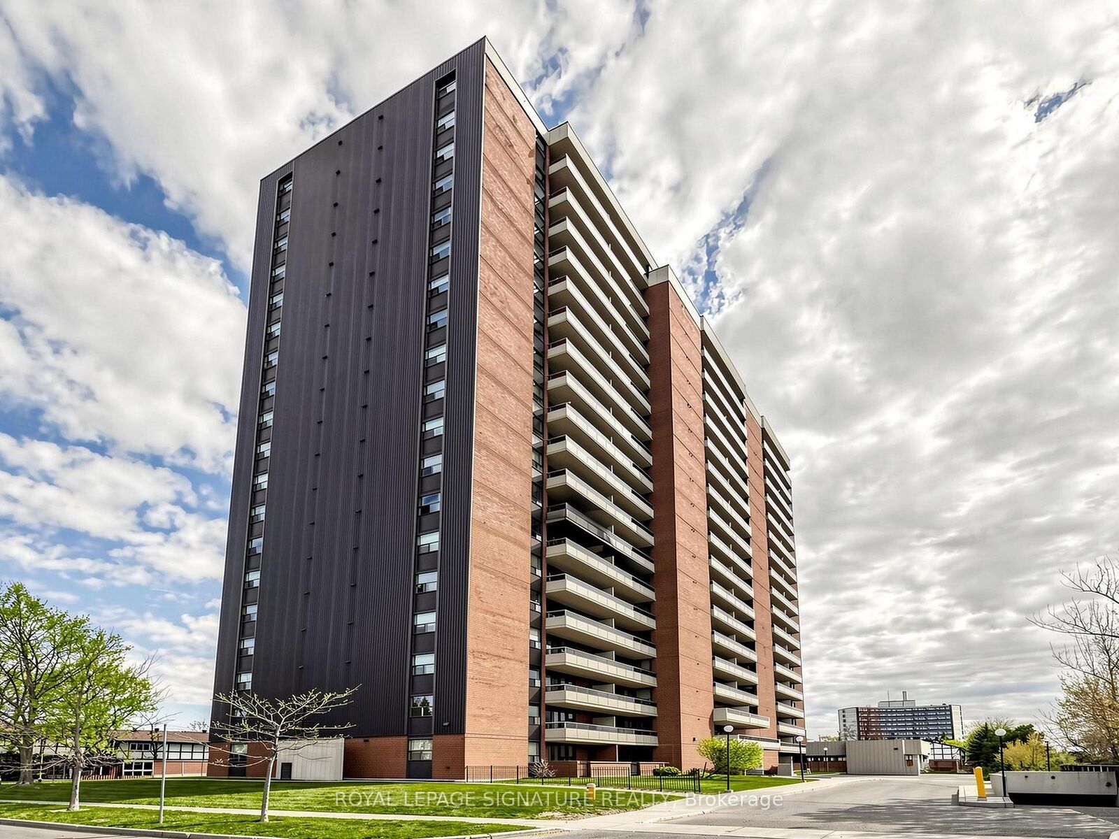 Property Photo: 15 Torrance Road Ph04 ON M1J 3K2