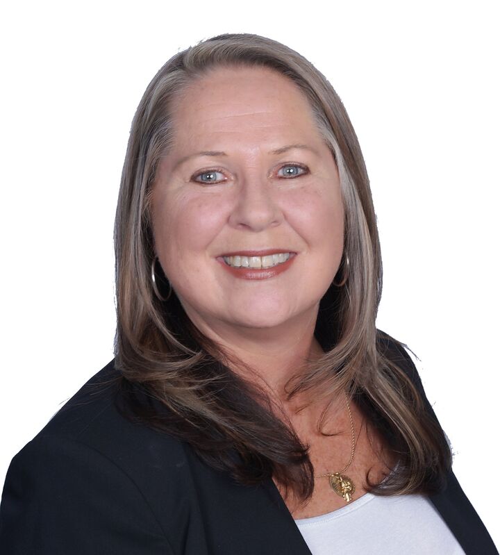 Doreen Richardson, Real Estate Salesperson in Lindenhurst, AA Realty