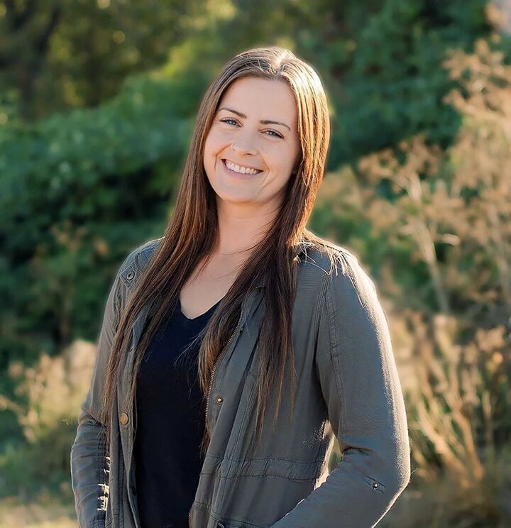 Nicole Royal, Real Estate Broker in McMinnville, Professional Group