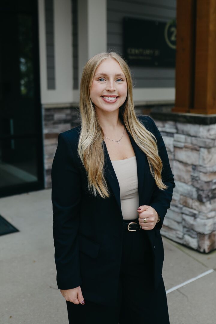 Maddi Hayes, Real Estate Salesperson in Urbandale, Signature Real Estate
