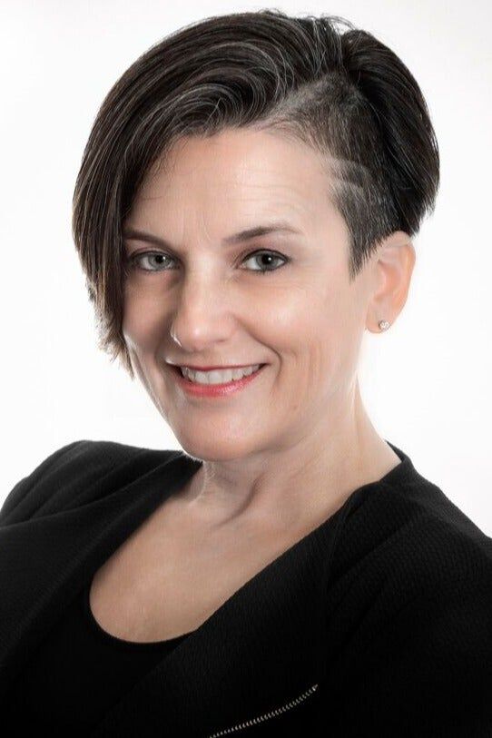 Deana Zembinski, Real Estate Salesperson in Wauwatosa, Homesale Realty