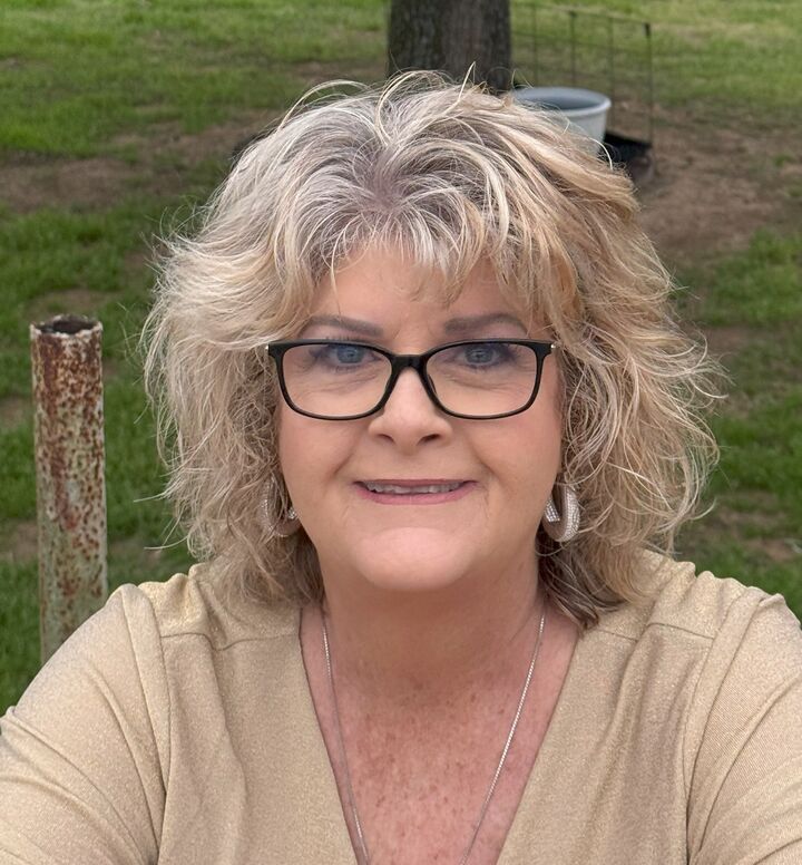 Louise Stoever Baumann, Real Estate Broker/Owner in Stockdale, Running S Realty