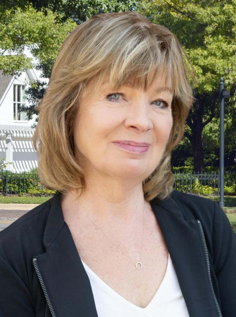 Kathleen Savino,  in Lyndhurst, Coccia Realty