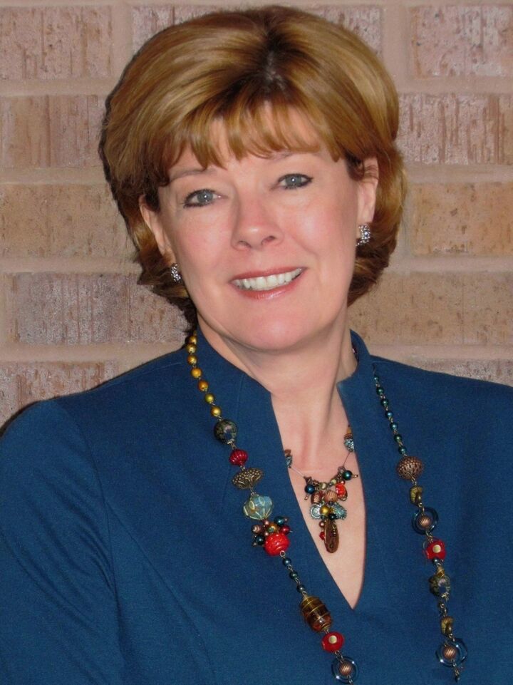 Betsy Kearney, Real Estate Salesperson in Leawood, Kansas City Homes