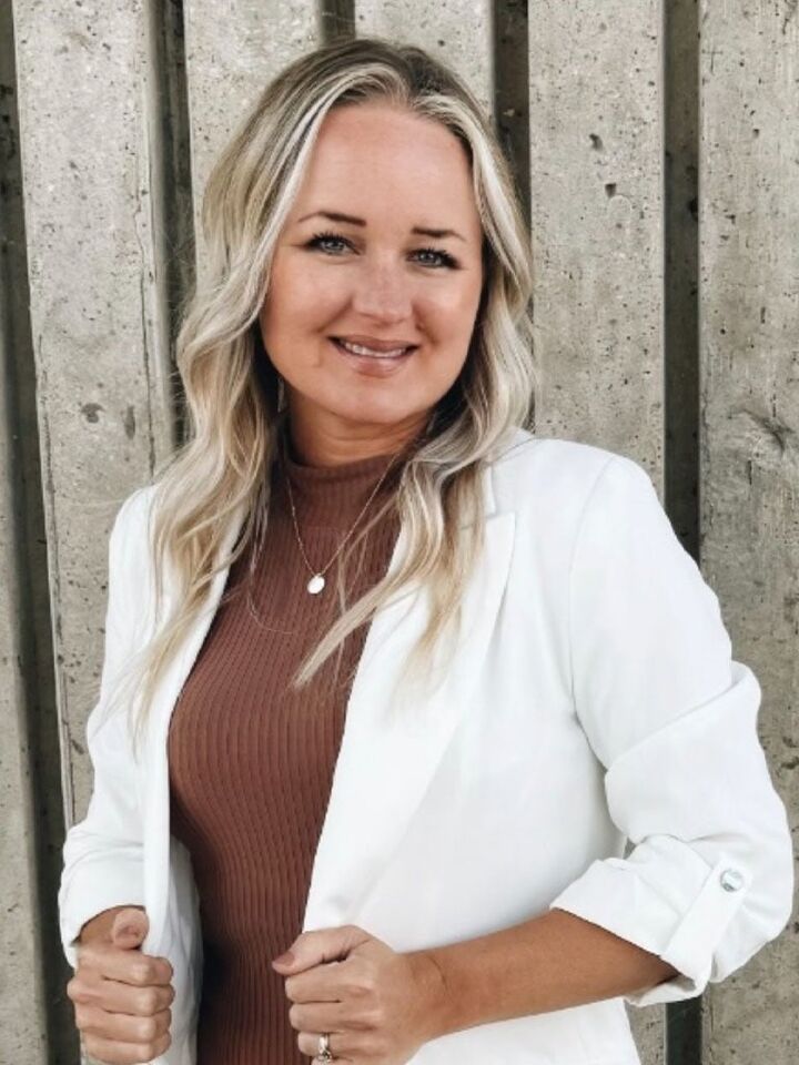 Fara Hartjes, Real Estate Salesperson in Appleton, Affiliated