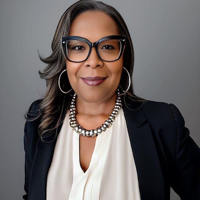 Cynthia McNeill, Real Estate Broker in Cary, Paracle