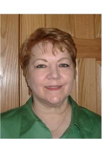 Laurel Maki, Associate Real Estate Broker in Houghton, Affiliated