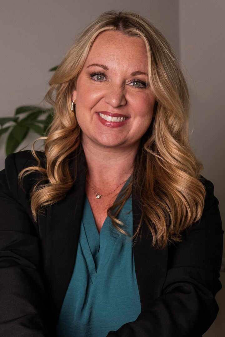 Leigh Ann Buzanowski, Real Estate Salesperson in Erie, Select, REALTORS