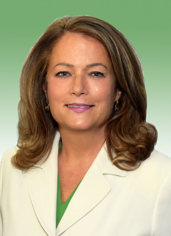 Ivy Neyedly, Real Estate Salesperson in Sarasota, Beggins Enterprises