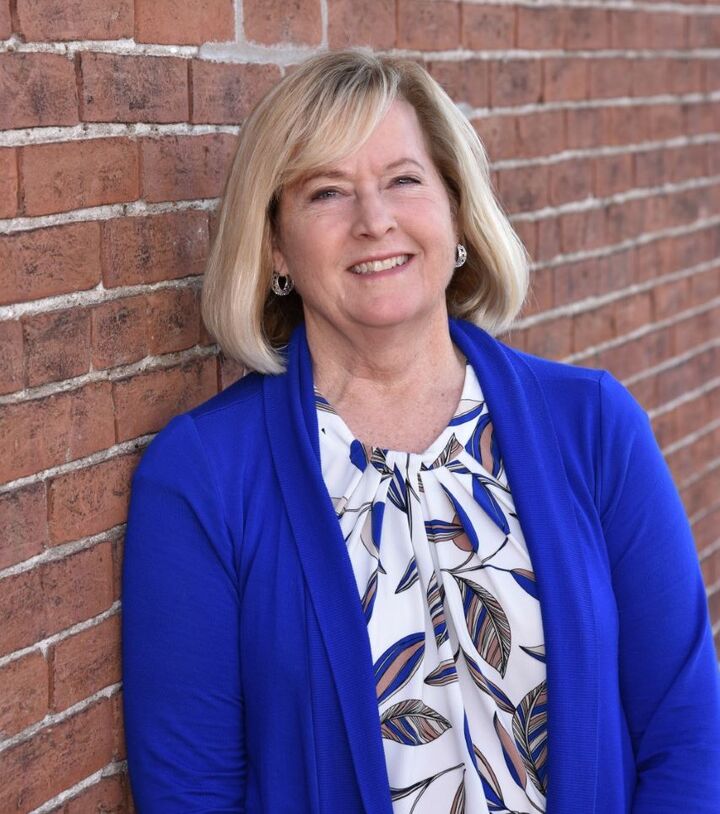 Donna Venti, Real Estate Salesperson in Washington, Premier Group