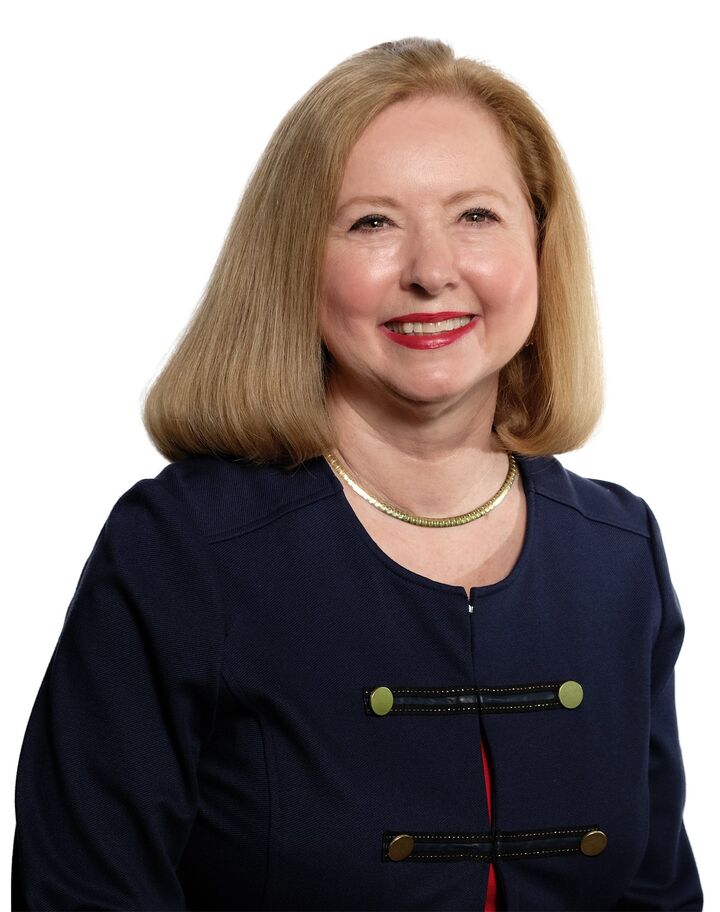 Lynn Heinold, Real Estate Broker/Manager in Olympia, Van Dorm Realty