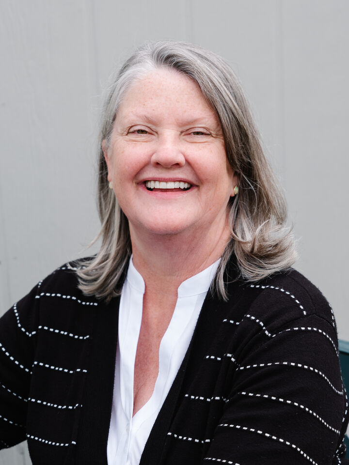 Laura Thomas, Front Desk in Seattle, Windermere