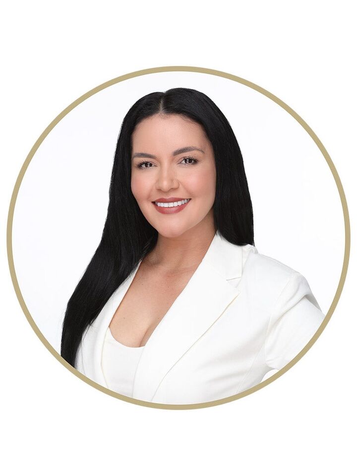 Elena Robles, Real Estate Salesperson in Chula Vista, Affiliated